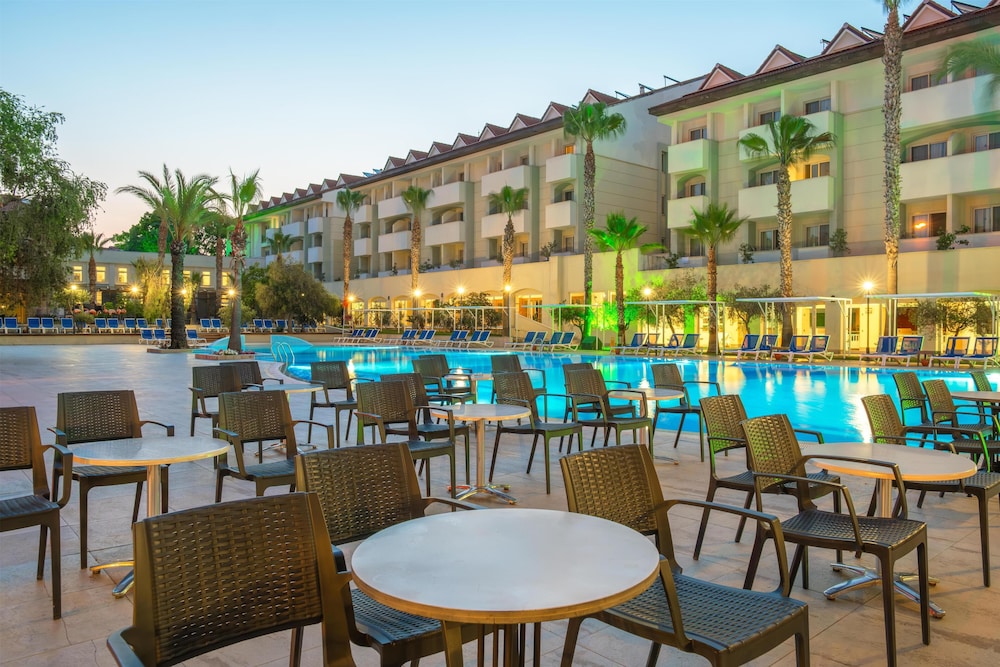 Sural Resort - All Inclusive — Swimming pool in Side
