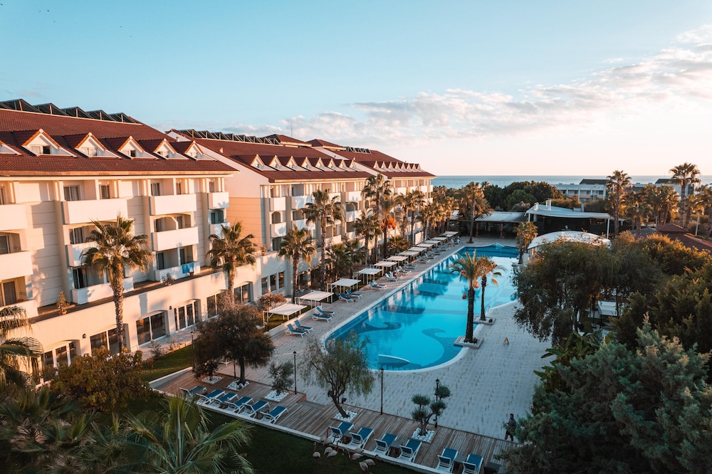 Sural Resort - All Inclusive — Swimming pool in Side