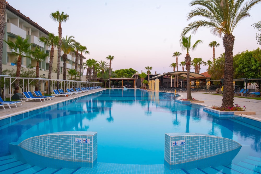Sural Resort - All Inclusive — Swimming pool in Side