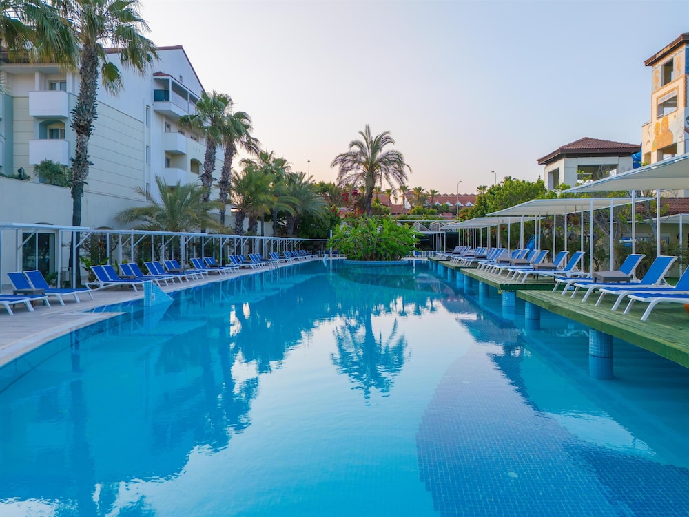 Sural Resort - All Inclusive — Swimming pool in Side