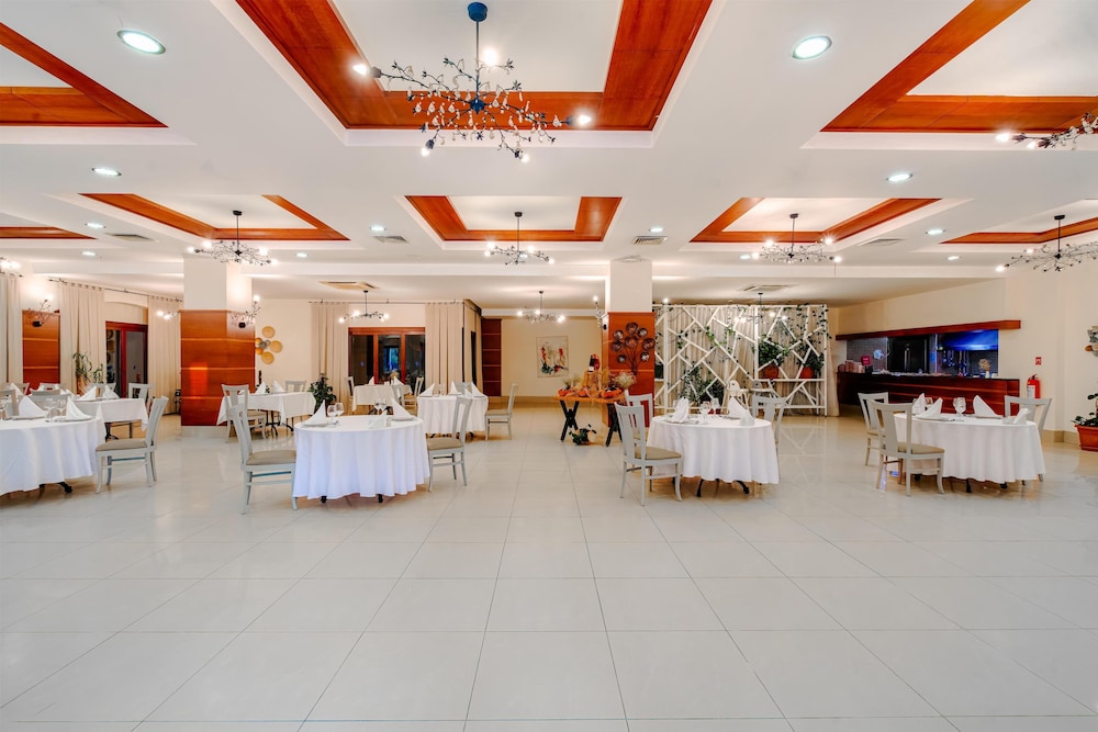 Sural Resort - All Inclusive — Restaurant & bars in Side
