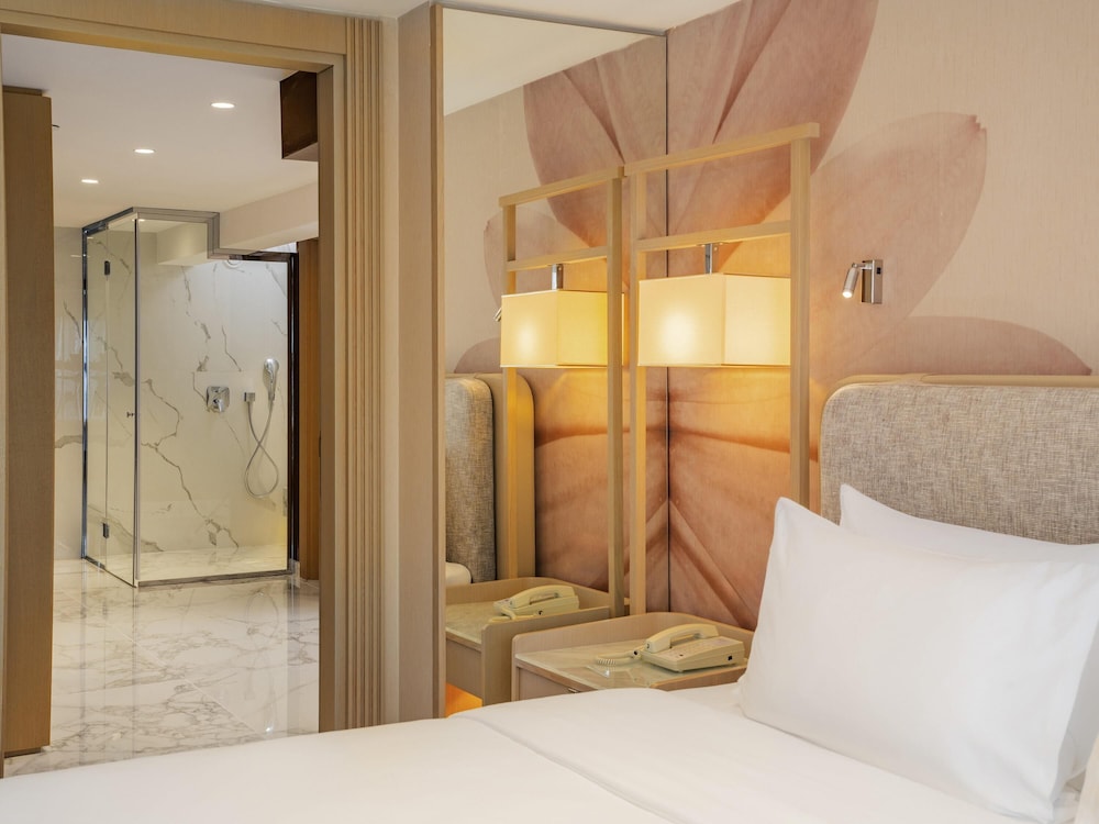 Mövenpick Hotel Istanbul Bosphorus — Hotel rooms in Istanbul, Istanbul