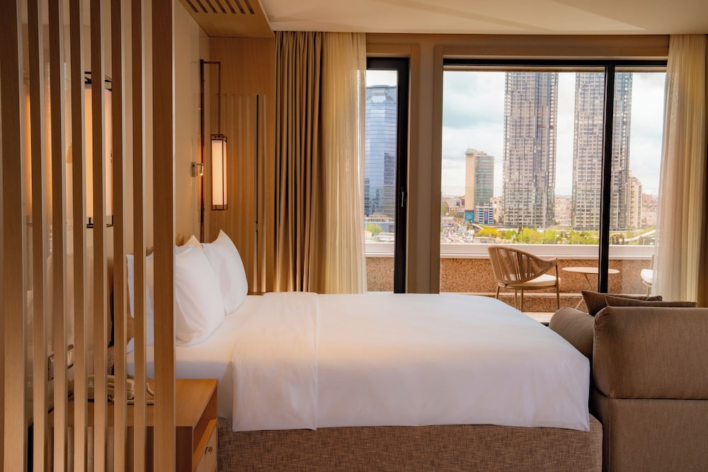 Mövenpick Hotel Istanbul Bosphorus — Hotel rooms in Istanbul, Istanbul