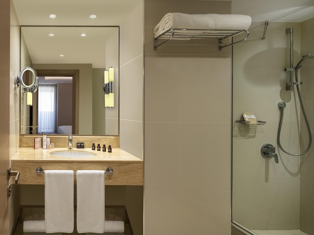 Mövenpick Hotel Istanbul Bosphorus — Hotel rooms in Istanbul, Istanbul