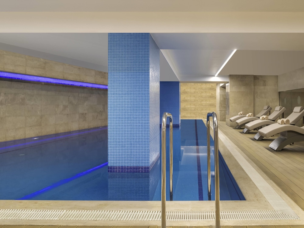 Mövenpick Hotel Istanbul Bosphorus — Swimming pool in Istanbul, Istanbul