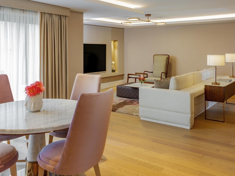 Mövenpick Hotel Istanbul Bosphorus — Hotel rooms in Istanbul, Istanbul