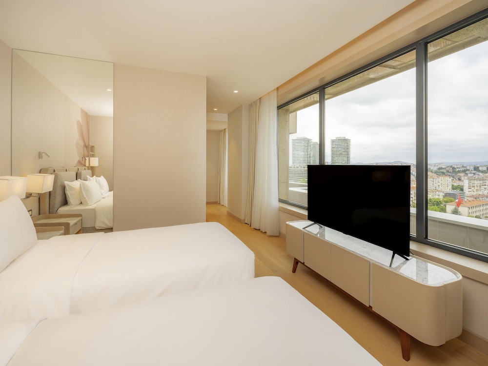 Mövenpick Hotel Istanbul Bosphorus — Hotel rooms in Istanbul, Istanbul