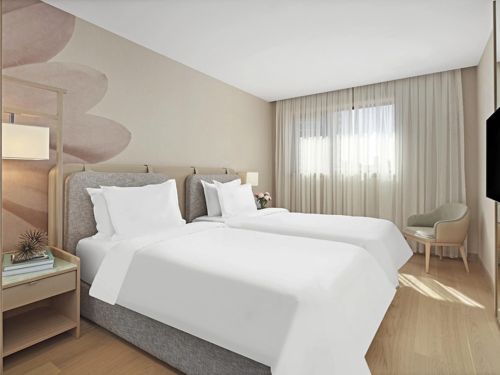 Mövenpick Hotel Istanbul Bosphorus — Hotel rooms in Istanbul, Istanbul
