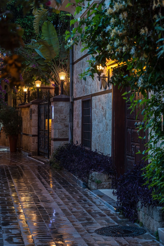 Tuvana Hotel - Special Class — Hotel building in Antalya