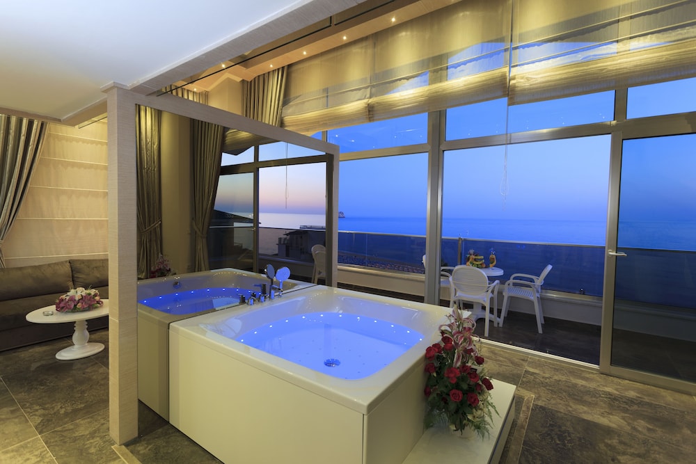 Xperia Saray Beach Hotel  - All Inclusive — Hotel rooms in Alanya
