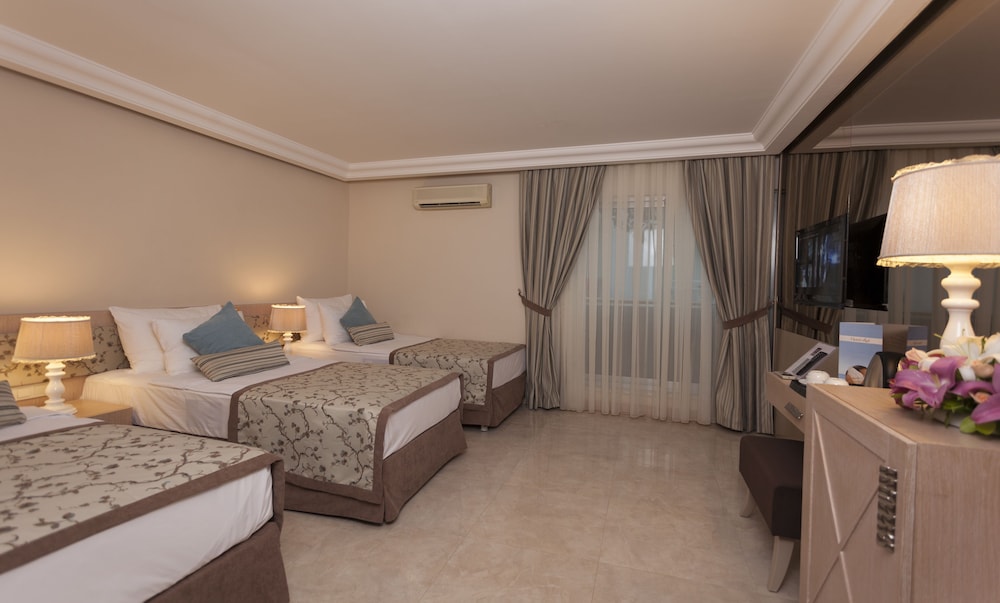 Xperia Saray Beach Hotel  - All Inclusive — Hotel rooms in Alanya