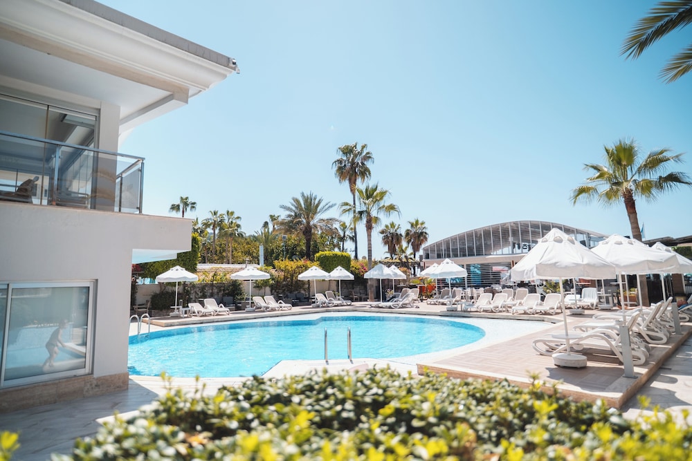 Xperia Saray Beach Hotel  - All Inclusive — Swimming pool in Alanya