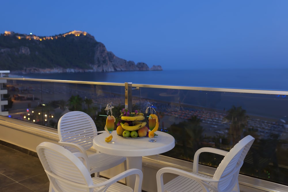 Xperia Saray Beach Hotel  - All Inclusive — Hotel rooms in Alanya