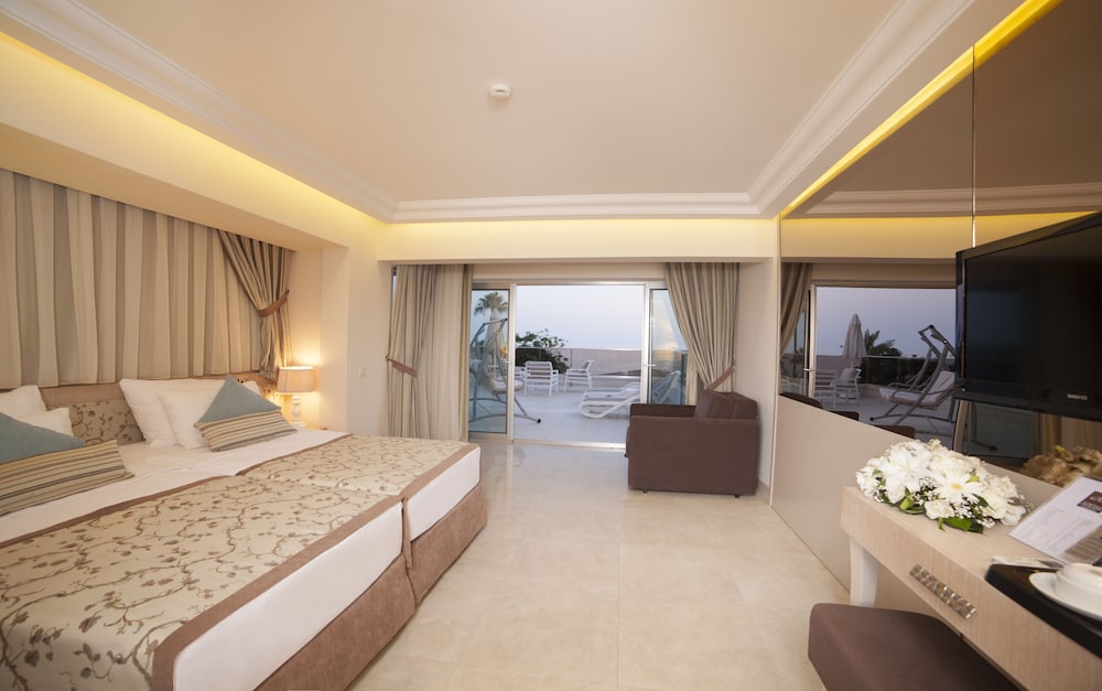 Xperia Saray Beach Hotel  - All Inclusive — Hotel rooms in Alanya