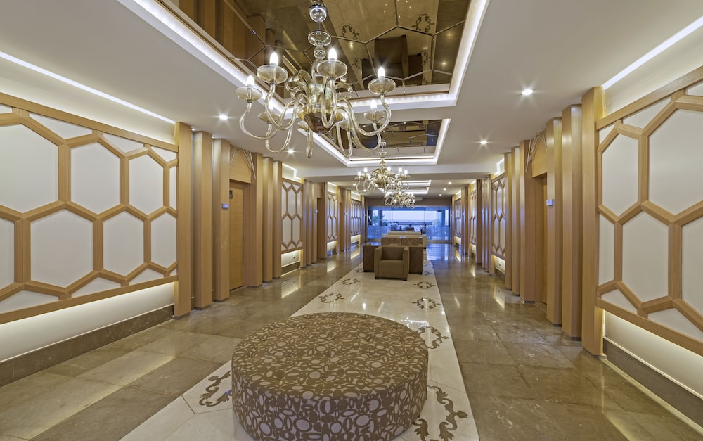 Xperia Saray Beach Hotel  - All Inclusive — Hotel building in Alanya
