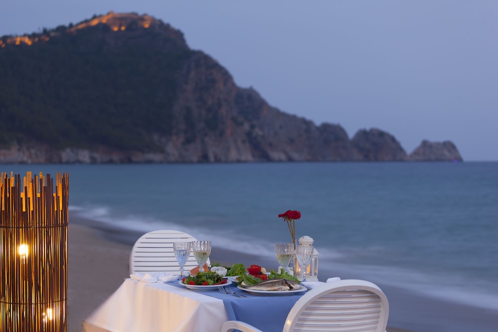 Xperia Saray Beach Hotel  - All Inclusive — Restaurant & bars in Alanya