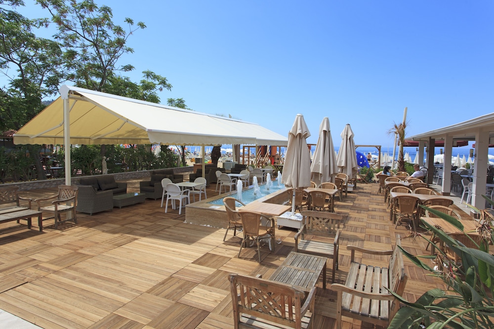 Xperia Saray Beach Hotel  - All Inclusive — Restaurant & bars in Alanya