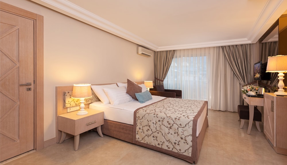 Xperia Saray Beach Hotel  - All Inclusive — Hotel rooms in Alanya