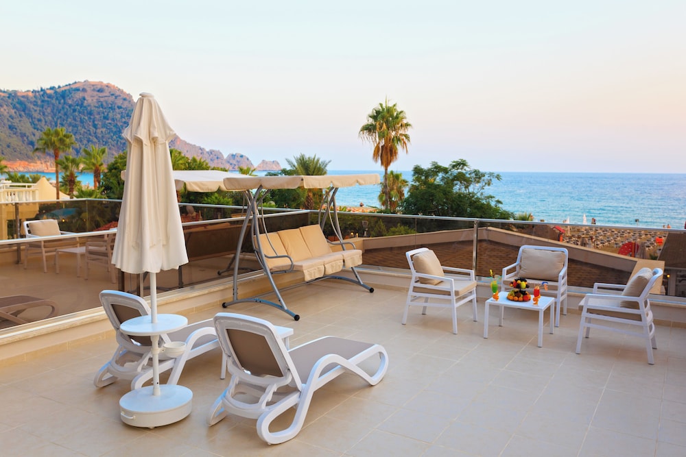Xperia Saray Beach Hotel  - All Inclusive — Hotel building in Alanya