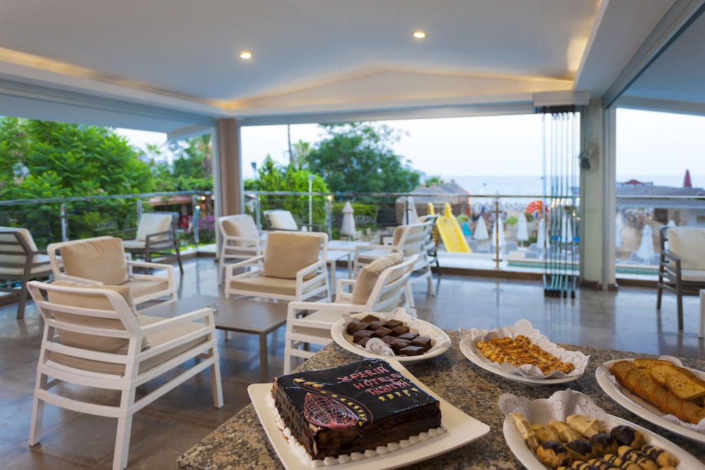 Xperia Saray Beach Hotel  - All Inclusive — Restaurant & bars in Alanya