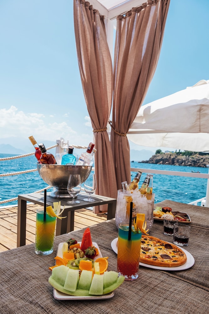 Massimo Hotel - Adults Only 'Ex La Boutique Hotels — Restaurant & bars in Antalya