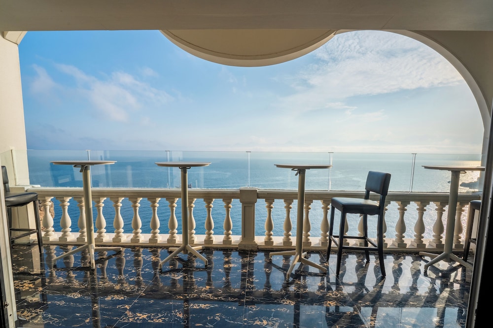 Massimo Hotel - Adults Only 'Ex La Boutique Hotels — Restaurant & bars in Antalya