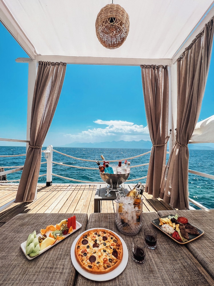 Massimo Hotel - Adults Only 'Ex La Boutique Hotels — Restaurant & bars in Antalya