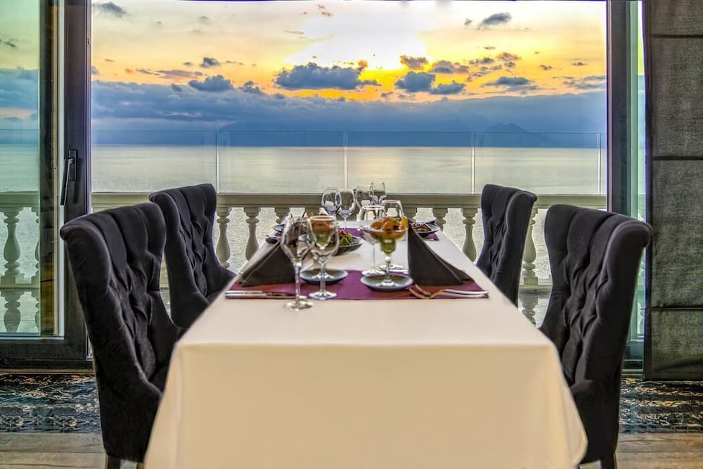 Massimo Hotel - Adults Only 'Ex La Boutique Hotels — Restaurant & bars in Antalya