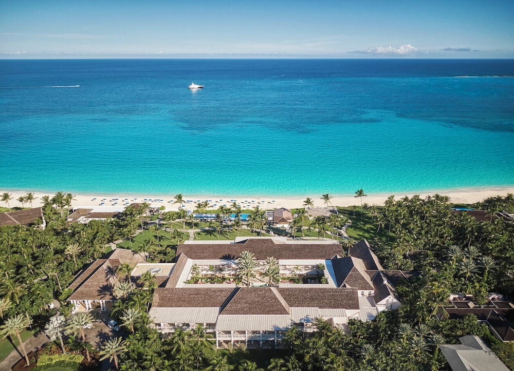 The Ocean Club, A Four Seasons Resort, Bahamas — Hotel building in Paradise Island, New Providence