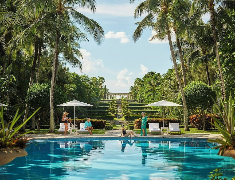 The Ocean Club, A Four Seasons Resort, Bahamas — Swimming pool in Paradise Island, New Providence