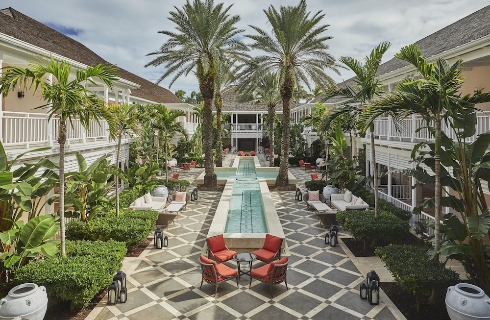 The Ocean Club, A Four Seasons Resort, Bahamas — Hotel building in Paradise Island, New Providence