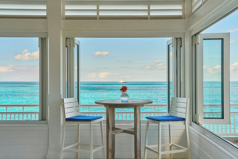 The Ocean Club, A Four Seasons Resort, Bahamas — Restaurant & bars in Paradise Island, New Providence