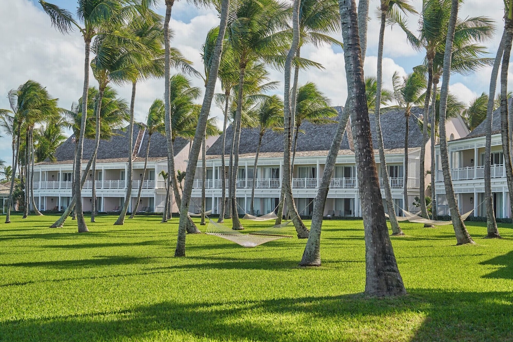 The Ocean Club, A Four Seasons Resort, Bahamas — Hotel building in Paradise Island, New Providence