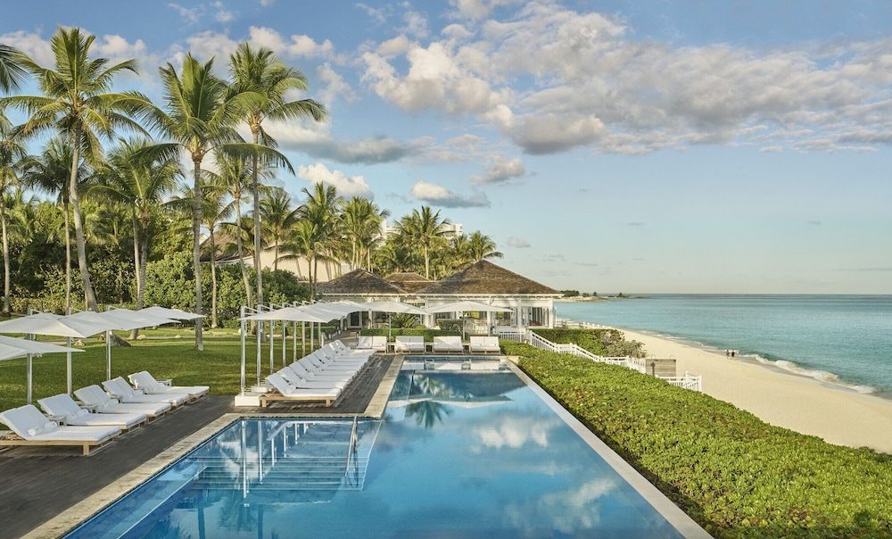 The Ocean Club, A Four Seasons Resort, Bahamas — Swimming pool in Paradise Island, New Providence