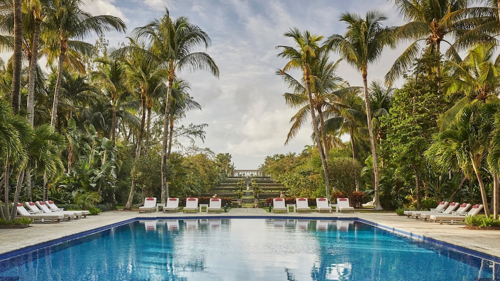 The Ocean Club, A Four Seasons Resort, Bahamas — Swimming pool in Paradise Island, New Providence