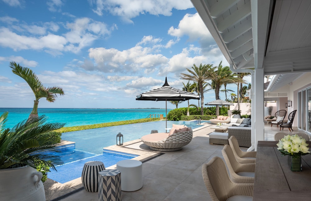 The Ocean Club, A Four Seasons Resort, Bahamas — Swimming pool in Paradise Island, New Providence