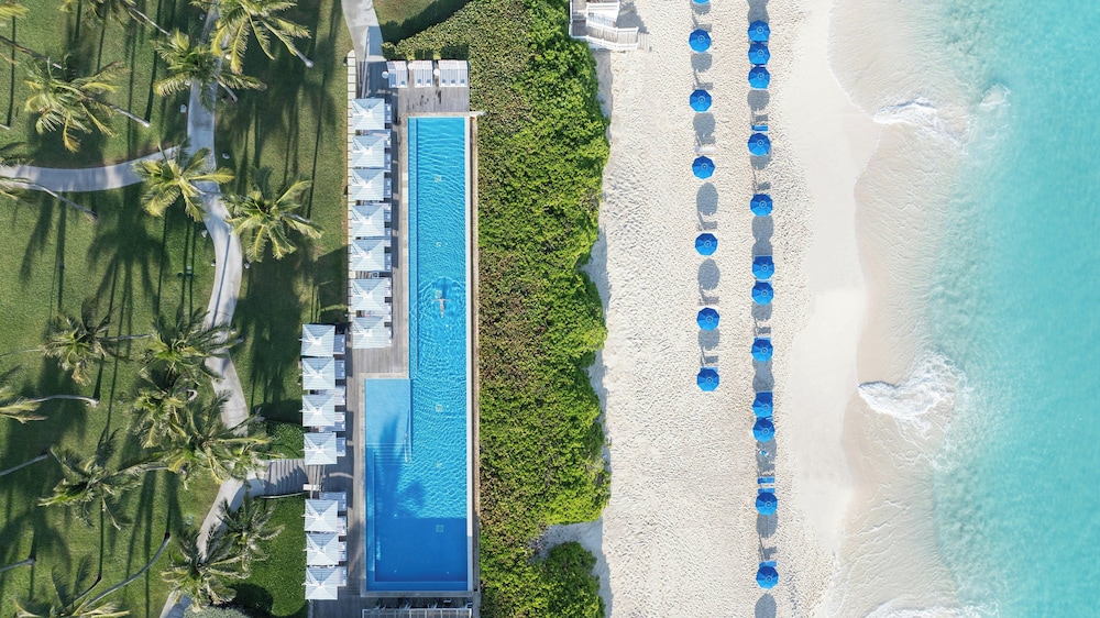 The Ocean Club, A Four Seasons Resort, Bahamas — Swimming pool in Paradise Island, New Providence