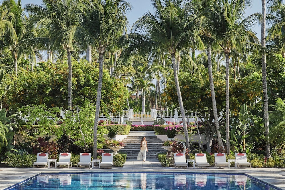 The Ocean Club, A Four Seasons Resort, Bahamas — Swimming pool in Paradise Island, New Providence