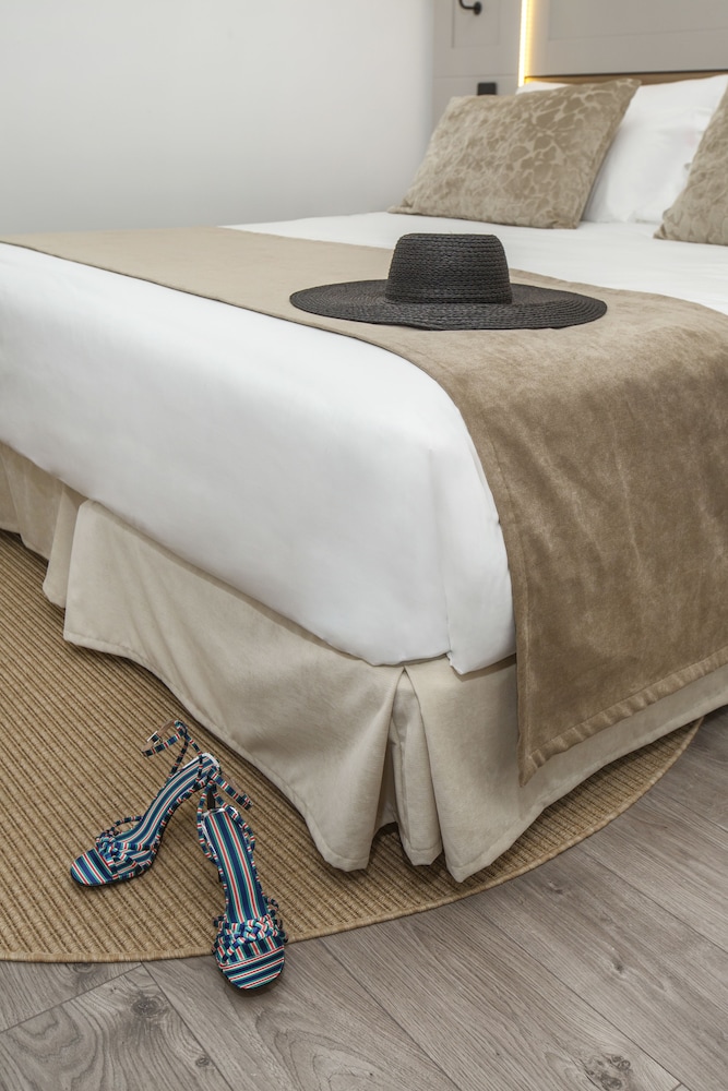 Rosetó by Petit Palace formerly known as Icon Roseto — Hotel rooms in Palma de Mallorca, Balearic Islands
