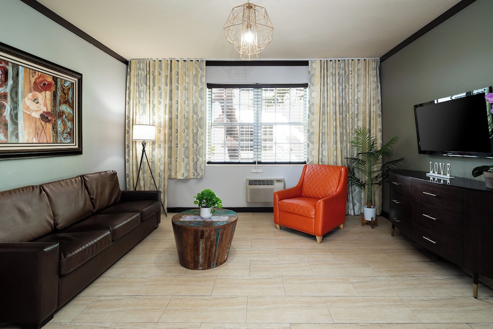 Tradewinds Apartment Hotel — Hotel rooms in Miami, Florida