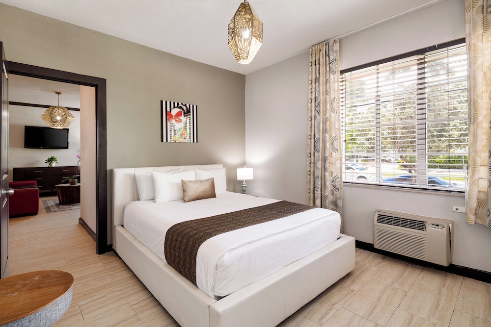 Tradewinds Apartment Hotel — Hotel rooms in Miami, Florida