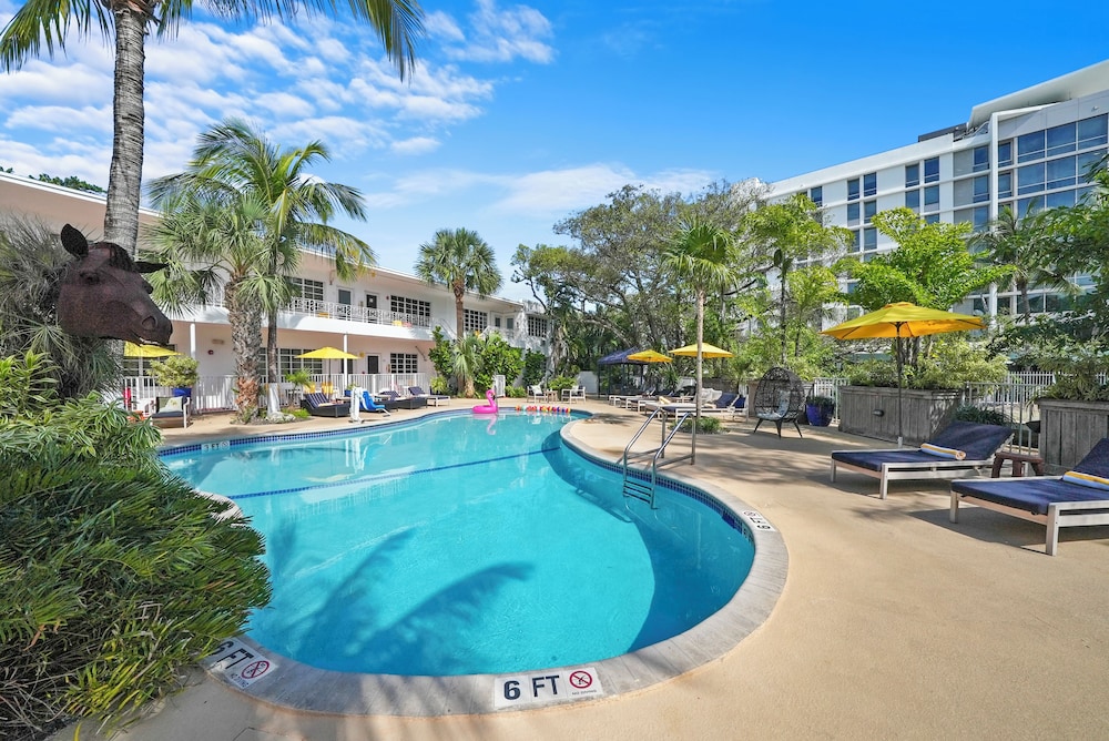 Tradewinds Apartment Hotel — Main photo in Miami, Florida