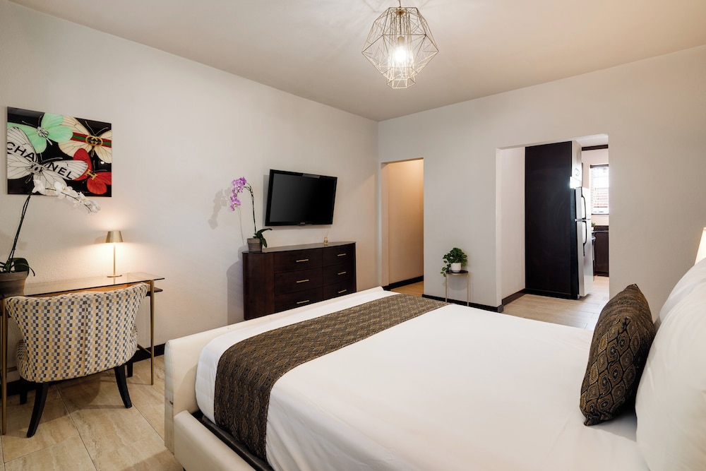 Tradewinds Apartment Hotel — Hotel rooms in Miami, Florida