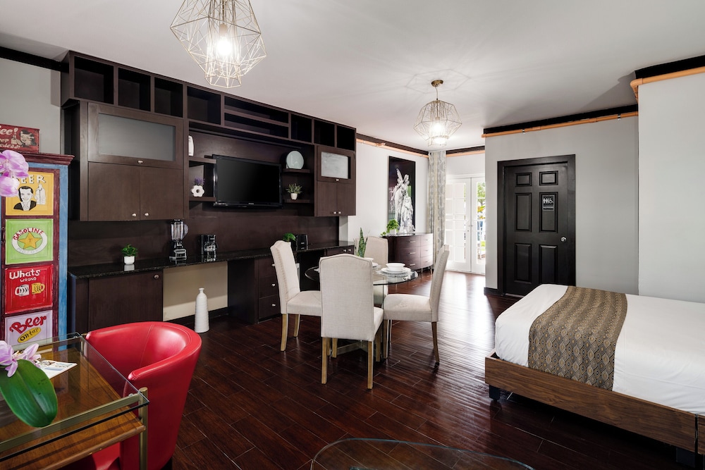 Tradewinds Apartment Hotel — Hotel rooms in Miami, Florida