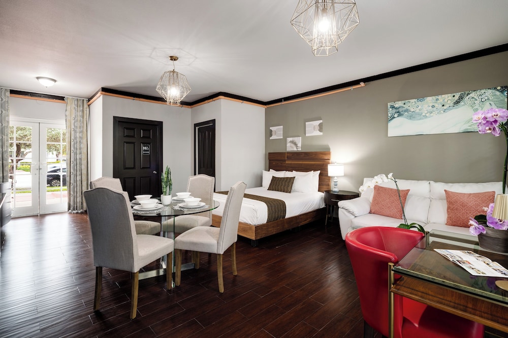 Tradewinds Apartment Hotel — Hotel rooms in Miami, Florida