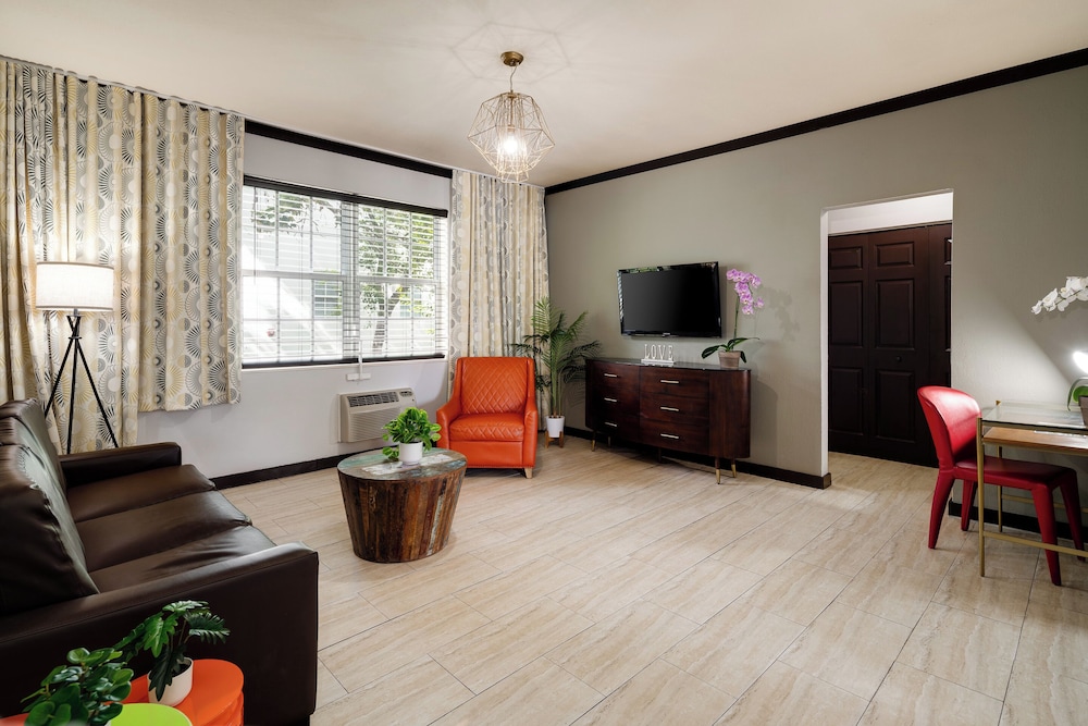 Tradewinds Apartment Hotel — Hotel rooms in Miami, Florida