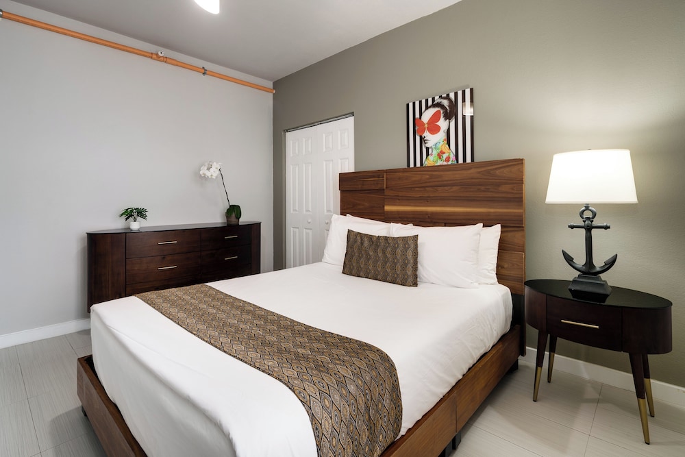 Tradewinds Apartment Hotel — Hotel rooms in Miami, Florida