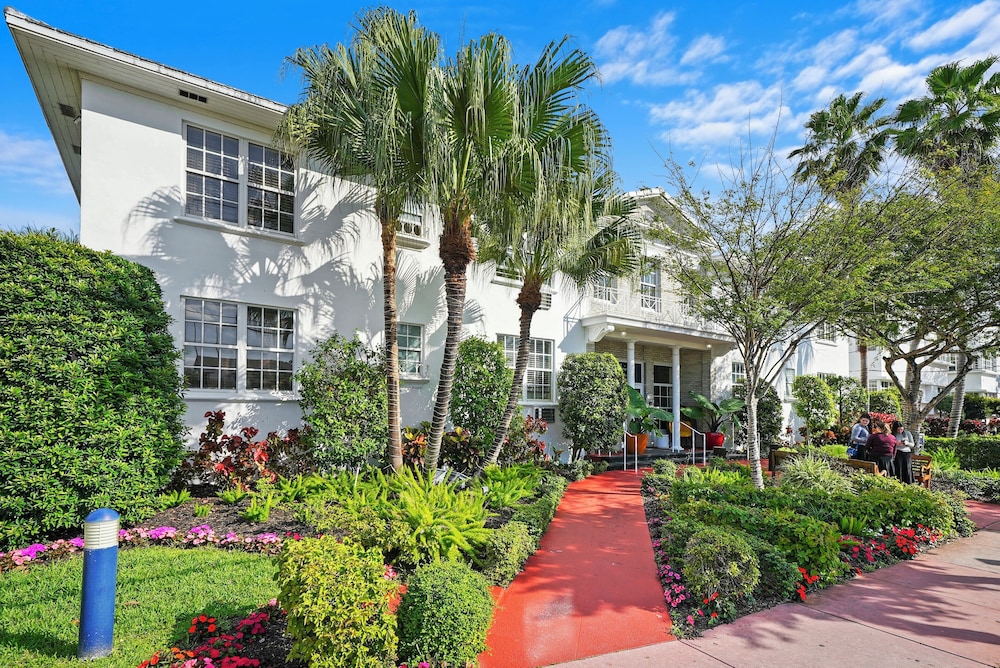 Tradewinds Apartment Hotel — Hotel building in Miami, Florida