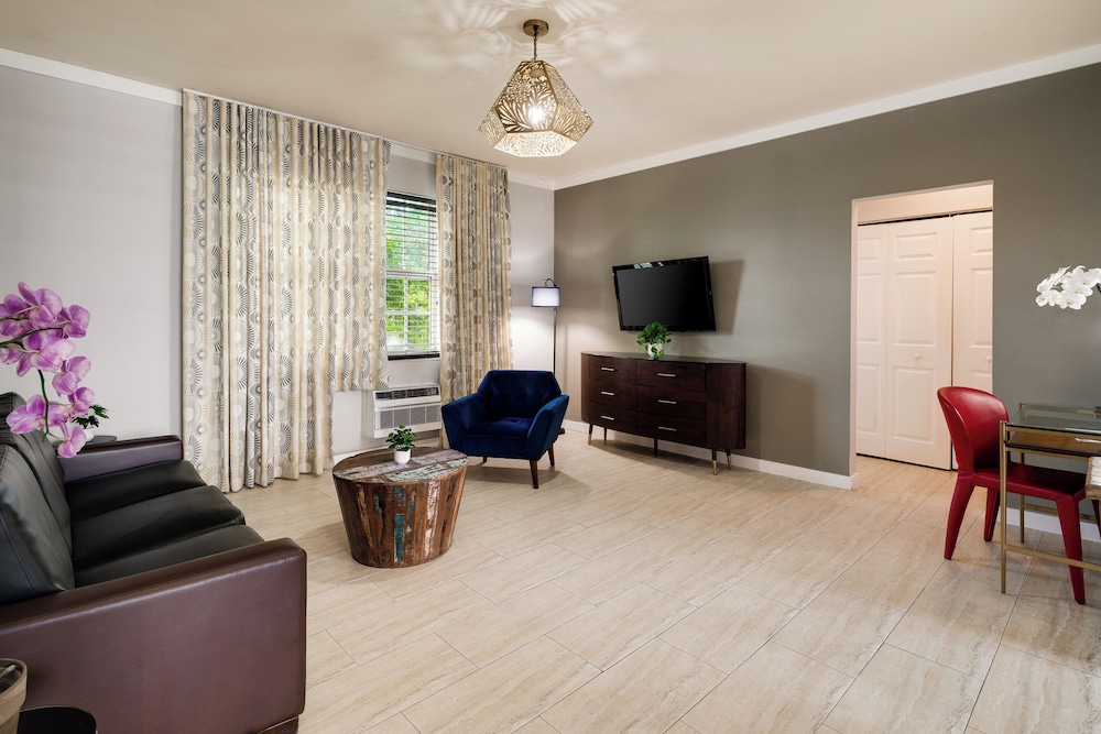 Tradewinds Apartment Hotel — Hotel rooms in Miami, Florida