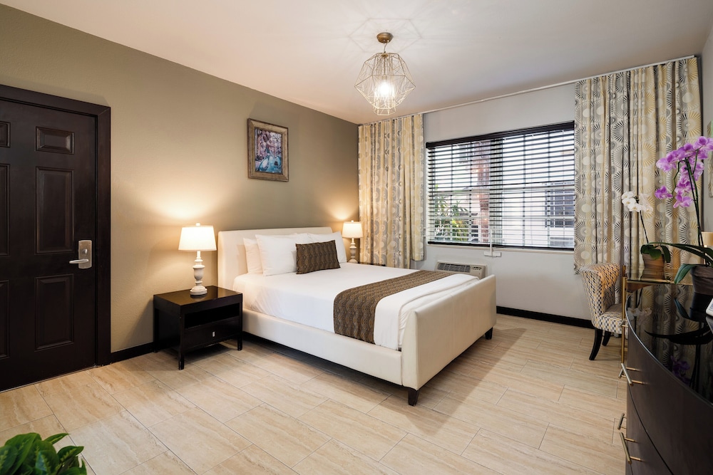 Tradewinds Apartment Hotel — Hotel rooms in Miami, Florida